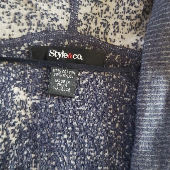 Style&Co. Navy and White V-neck pullover. Excellent Condition Size M - Picture 2 of 3